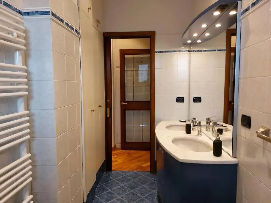 Lungarno 32 With Private Parking Apartment Florence Italy